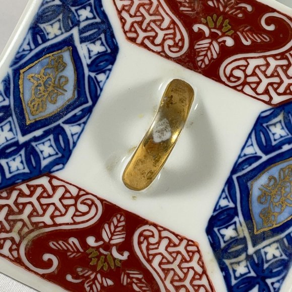 Vintage, Handcrafted, Chinese Porcelain Trinket Box in Ming Blue and Red Designs - Picture 8 of 8